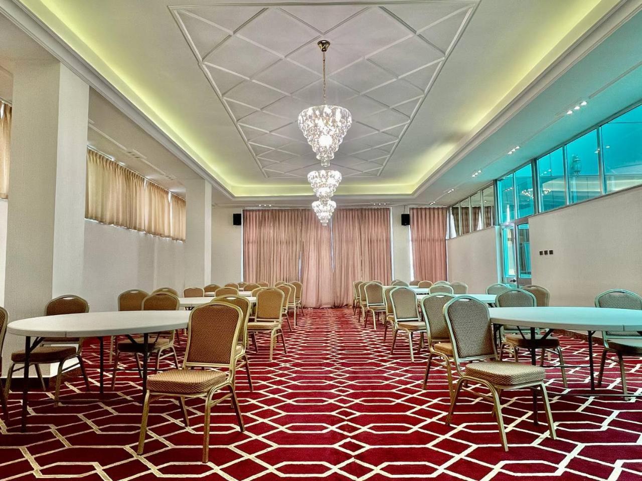 Base Ethiopia International Hotel Адис Абеба Екстериор снимка